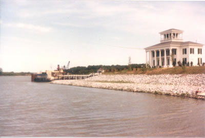 TomBevil-Aliceville-River View Of Building